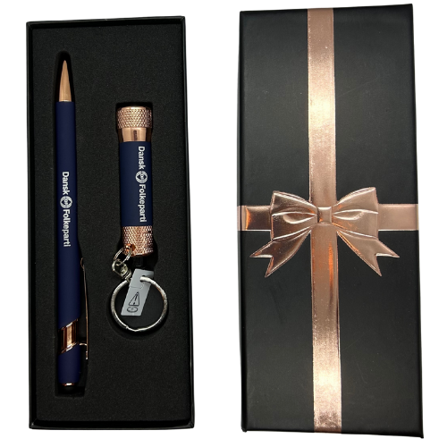 Gavesæt-pen og nøglering med lygte